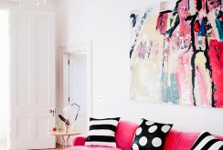 Velvet sofa merah jambu