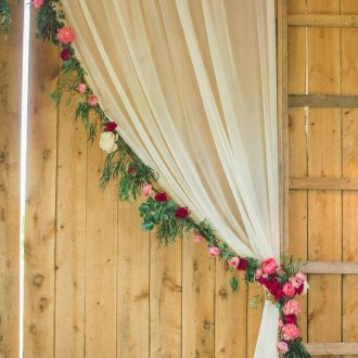 Декор завеси гирлянди от цветя