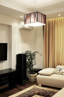 Дизайн на хол в бежово и черно