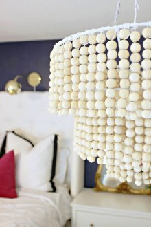 Декор на полилей с дървени топки