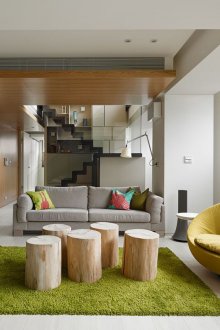 Килим с трева в хола