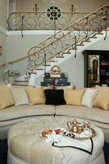 Стилна всекидневна в класически стил