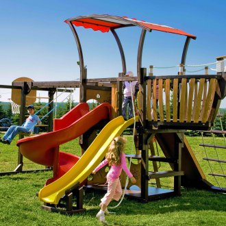 Katil dalam bentuk kapal untuk budak lelaki