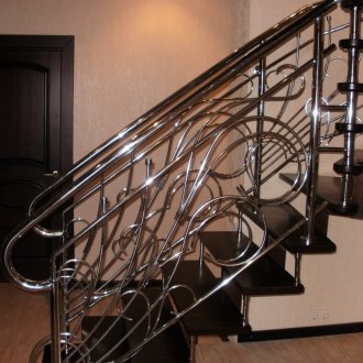 Къдрави сини плочки в кухнята