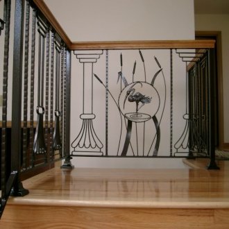 Метален парапет с фигура на птица