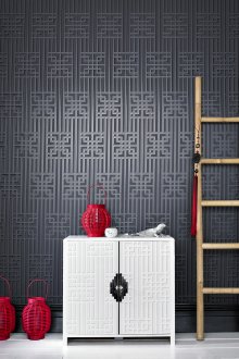 Черните тапети са най-добре допълнени от контрастни светли мебели.