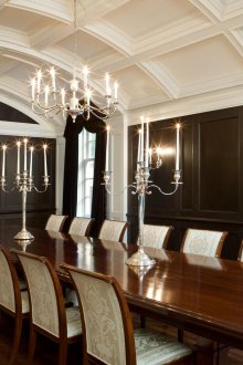 Черни панели в трапезарията