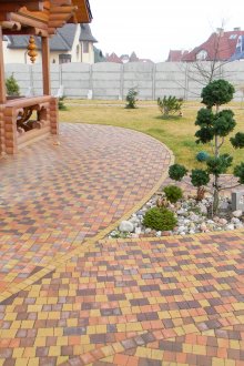 Многоцветни тротоарни плочи в страната