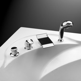 Pengadun Cascade di atas tab mandi