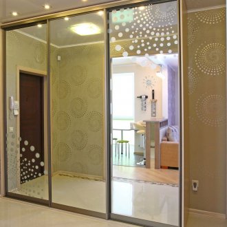 Гардероб с плъзгащи се плъзгащи врати