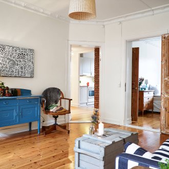 Син скрин в индустриален интериор