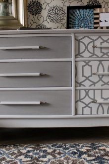 Стилен сив скрин в модерен стил.