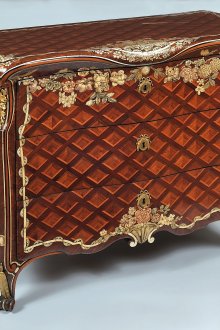 Скрин, инкрустиран с перла