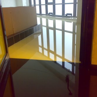 Мивка с течен гранит