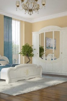 Светла спалня с бял скрин