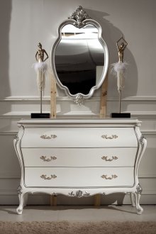 Бял скрин в класически стил