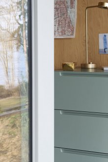 Син скрин, изработен от метал