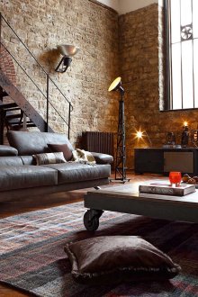 Тухлена стена в уютен таванско помещение