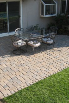 Тротоарни павета на вътрешния двор