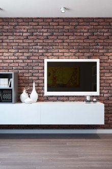 Тухлена стена в светъл хол