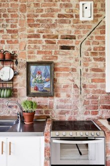Тухлена стена в дизайна на кухнята