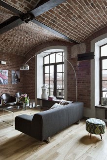 Тухлени стени и таван в хола