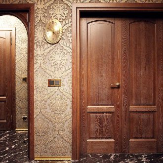 Бяла фурнирована врата