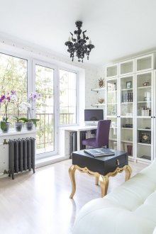 Бели тапети с модел в хола