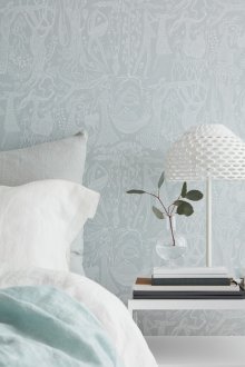 Бял тапет с модел в спалнята