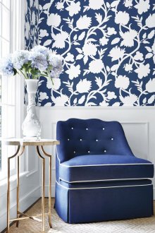 Бяло-син тапет с модел