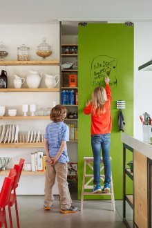 Правилното съхранение в кухнята значително улеснява готвенето и почистването в кухнята