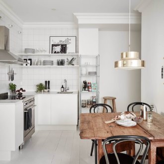 Отворени рафтове в кухня в скандинавски стил