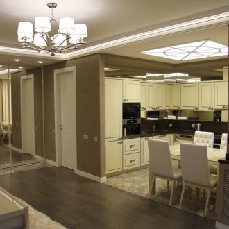 Кръгла вана във вътрешността на апартамента