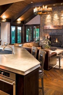 Селска кухня-хол с камина