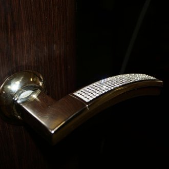 Дръжка за врати с кристали