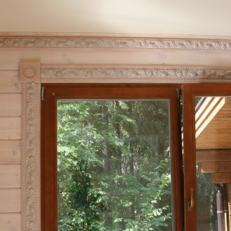 Резбовани облицовки на прозорци в интериора