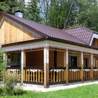 Издълбан корниз у дома