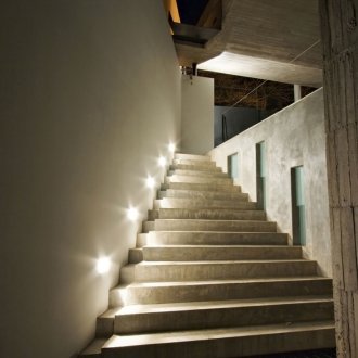 Осветление на бетонни стълбища