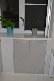 Finishing the refrigerator under the window