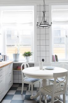 Shelf instead of a refrigerator under the window