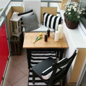 Компактни мебели на балкона