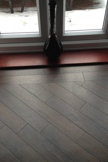 Диагонален тъмен ламинат