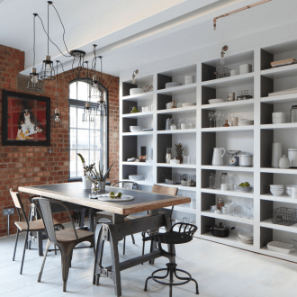 Бяла таванска врата