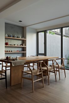 Минималистичен бял диван