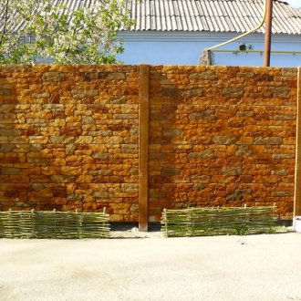 Каменна блокова ограда