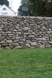 Ограда от естествен камък