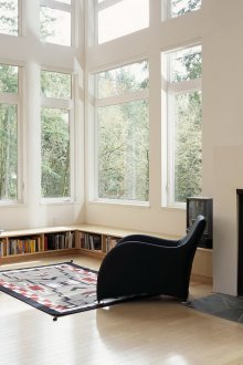 Ъгъл голям прозорец в дневната в скандинавски стил