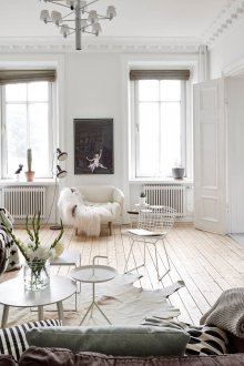 Светла всекидневна в скандинавски стил