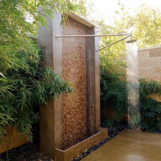 Външен душ в частна къща