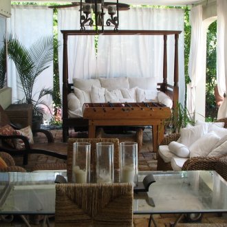 Беседка със завеси